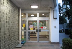 幼稚園（園舎）玄関